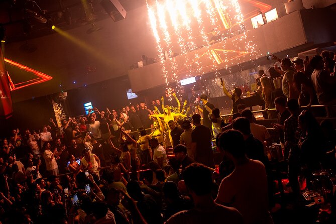 Bar Crawl Madness Tour in Cancun - Open bar reality check: national drinks and classic cocktails