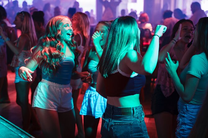 Bar Crawl Madness Tour in Cancun - Timing and group flow: why it feels easier than DIY