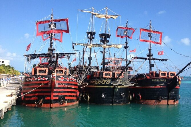 Be amazed with PIRATE SHOW in Cancun, includes Dinner & Open Bar - Dinner on Board: Chicken, Beef, Surf/Turf, Lobster, or Vegetarian