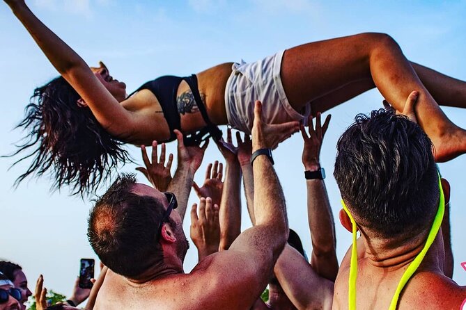 Bonbon Reggaeton Boat Party in Cancun (Adults Only) - What’s included: open bar, snacks, photos, and the champagne shower