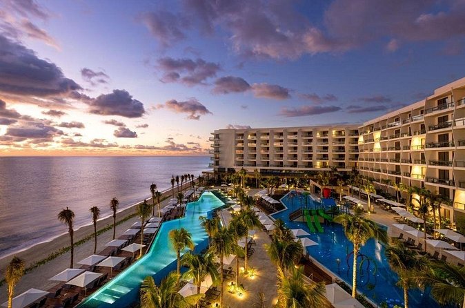 Cancun Airport and Hilton Cancun Mar Caribe Private Shuttle - The 17-Minute Ride to Hilton Cancun Mar Caribe