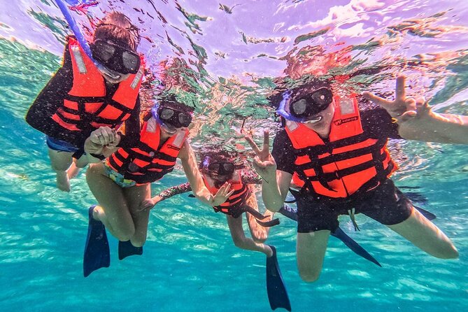 Cancun All Inclusive Catamaran Tour to Isla Mujeres - Isla Mujeres beach club lunch: good views, buffet reality, and extra costs