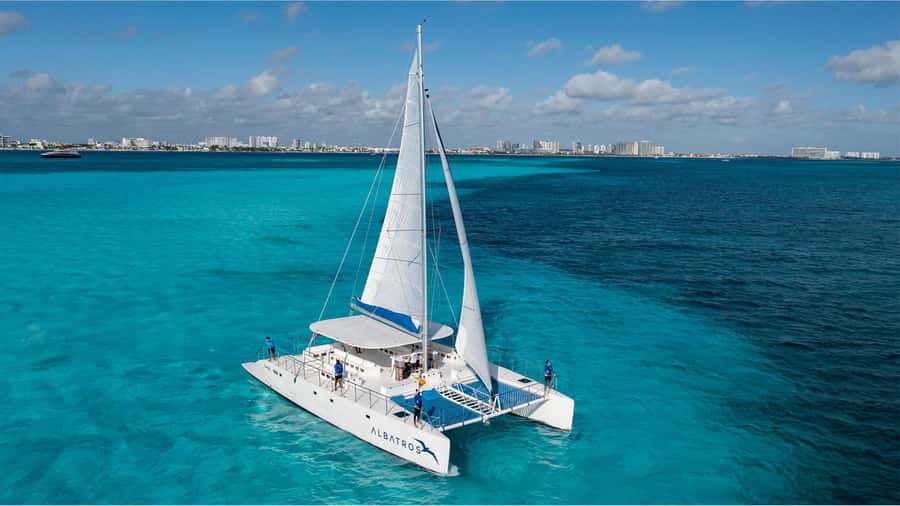Cancún: Catamaran Tour to Isla Mujeres with Open Bar & Lunch - Key points before you go