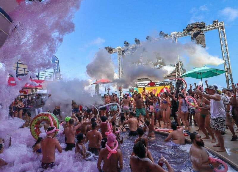 Cancún: Coco Bongo Beach Party Celebrity Package - Reserved VIP Area: The View Makes the Difference