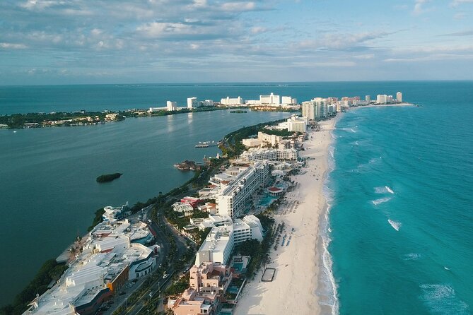 Cancun Guided Sightseeing SkyWheel, Letters and Shopping - H2: Pickup in a Clean Van and the Start That Actually Helps