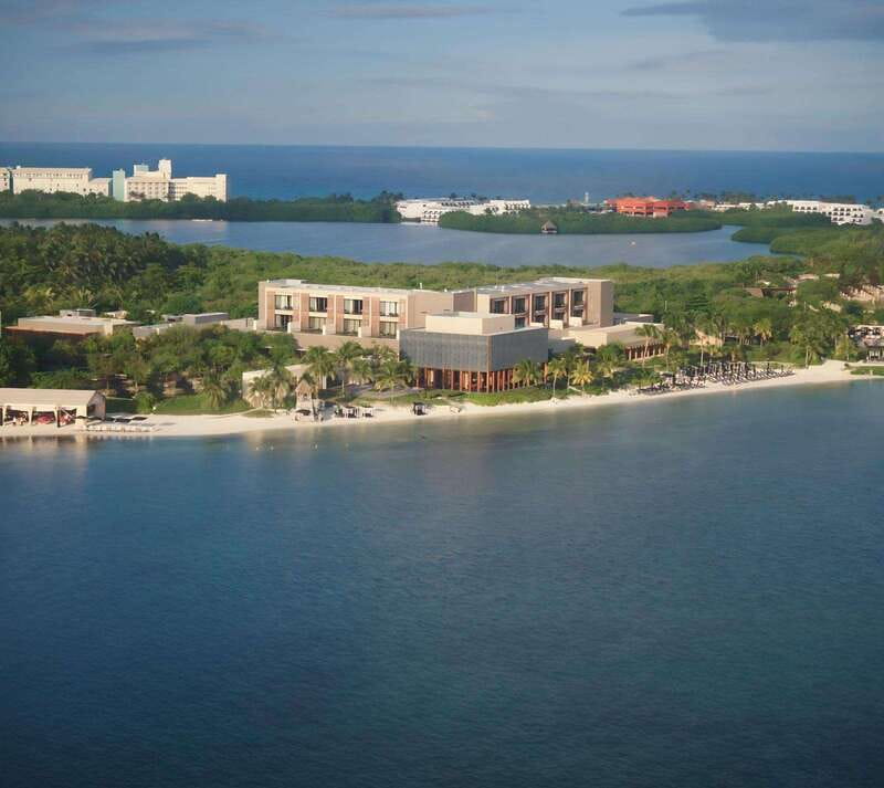Cancun Hotel Zone: Panoramic Flight - What to Watch For in the Cabin: Heat and Motion Tips