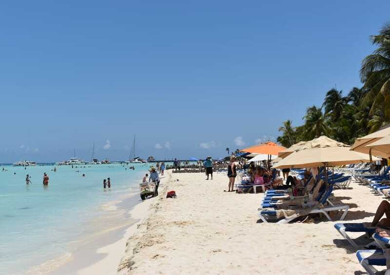 Cancun: Isla Mujeres Only Adults Catamaran, drinks & snorkel - Food and the Playa Norte beach club: why lunch inclusion is smart
