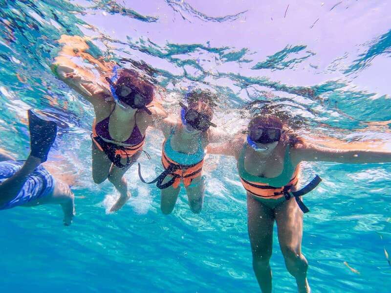 Cancun: Isla Mujeres Premium Catamaran Half-Day Tour - Box lunch and open bar: the comfort package