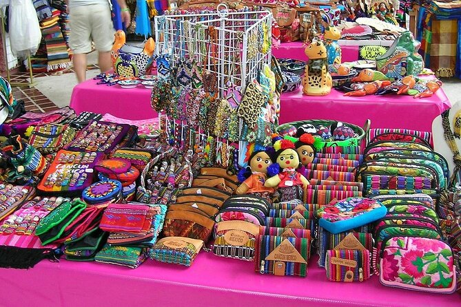 Cancun Shopping Private Guided Tour & City Sightseeing - Mercado 28 for Souvenirs, Handicrafts, and Food-Stop Energy