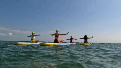 Cancún: Sup Yoga and Meditation over the Caribbean Sea - The 1.5-hour timeline: paddling, Tibetan-bowl meditation, then 50 minutes of yoga