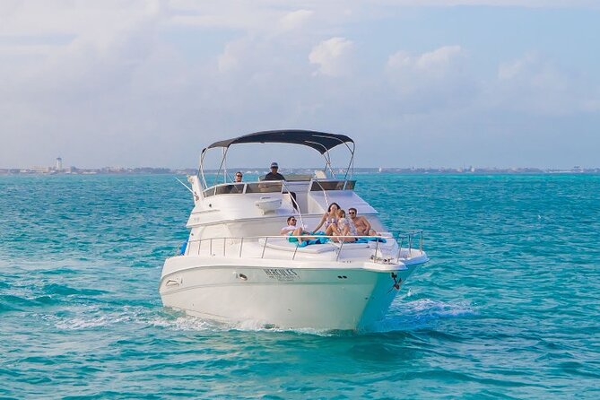 Cancún Yacht Rental SeaRay 46ft 25P13 - The meeting point: Krudo Raw Bar & Grill and how to keep it easy