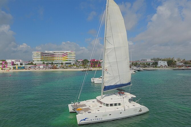 Catamaran Albatros Platinum & Beach club & Open bar & Isla Mujeres - Platinum catamaran comfort: what your morning feels like