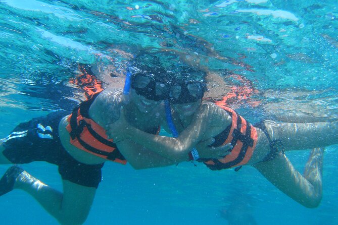 Catamaran family friendly Tour to Isla Mujeres with lunch - Isla Mujeres for one hour: downtown strolling and quick souvenir runs