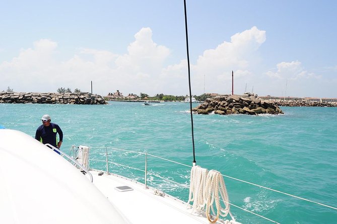 Catamaran Sail and Snorkeling Tour with Open Bar in Puerto Morelos - Open Bar and the Marine-Watching Break: Drinks Without the Hassle