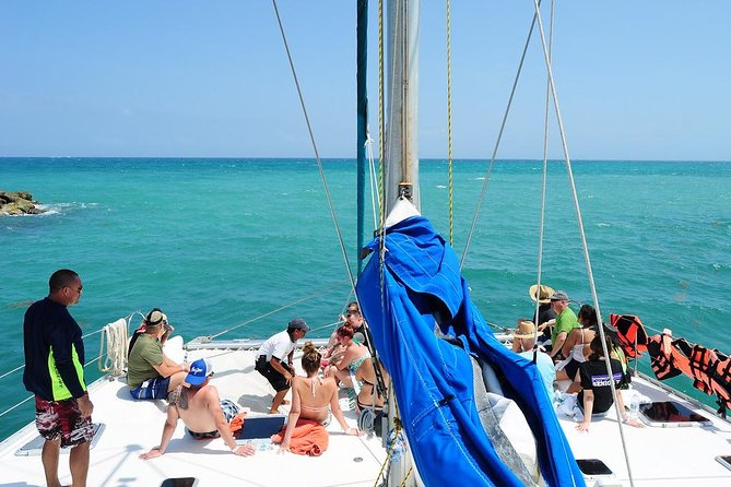 Catamaran Sail and Snorkeling Tour with Open Bar in Puerto Morelos - Lunch at the Marina: What’s Included and What to Double-Check