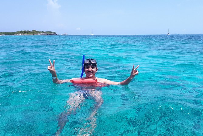 Catamaran Sailing and Snorkeling to Isla Mujeres from Cancun - Open bar on a catamaran ride: the fun part (with real expectations)