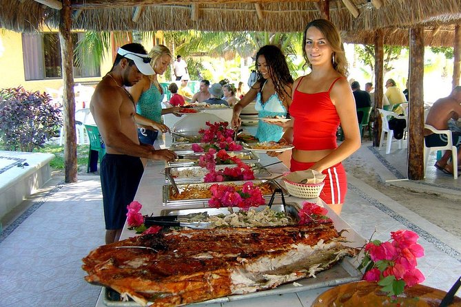 Catamaran Sailing and Snorkeling to Isla Mujeres from Cancun - Group size, guide help, and why this stays manageable