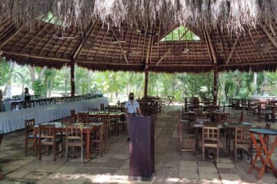 Chichen Itza, Cenote, and Valladolid Tour - Chichén Itzá with a guide: seeing more than just the postcard