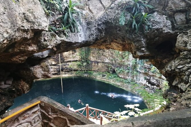 Chichen Itza Day Trip from Cancun with Cenote Swim & Valladolid - Real Mayab Lunch: Cochinita Pibil, Buffet Lines, and Vegetarian Reality