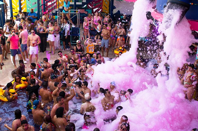 Coco Bongo Beach Club Day Party Premium Pass - The “outside photos” warning: costumed encounters and extra asks