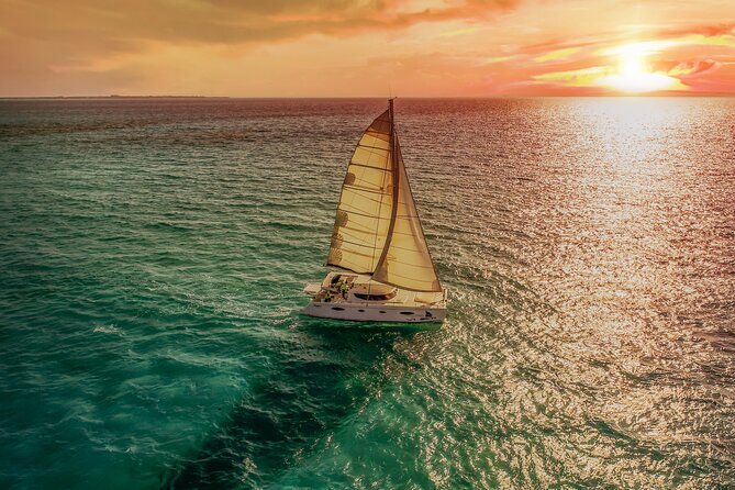 Complete Isla Mujeres excursion from Cancun with all inclusive - Included snorkeling gear and open bar: perks with practical limits