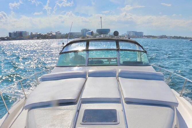 Cruise in Elegance: Luxury Yacht Rental in Cancun - The Crew Experience: Friendly Service and Photo Help