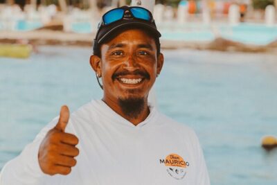 Deep Sea Fishing Experience in Puerto Morelos - How the crew targets snapper, grouper, barracuda, and more (trolling then bottom fishing)