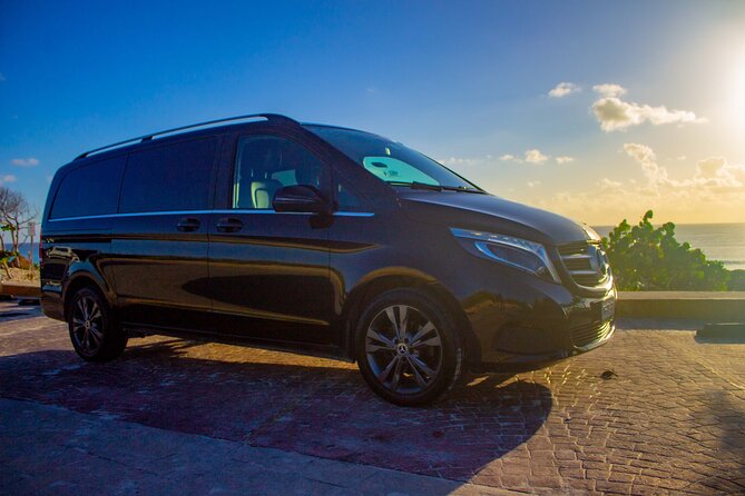 Departures in Mercedes Benz from Puerto Morelos to Cancun Airport - Arriving at Cancun Airport: what you’re really buying
