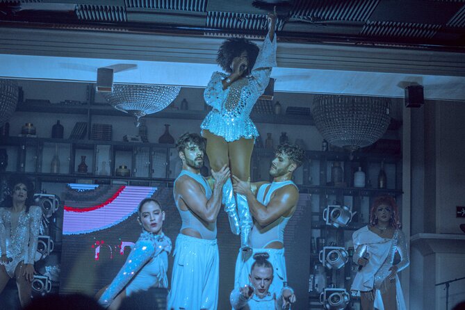 Dragaret Live Music and Dance Show in Cancun - Thursday Ladies Night: no cover for ladies plus karaoke after party