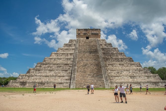 Experience Chichén Itzá: Full Day Tour with Cenote & Valladolid - Guide quality and the English factor on a group tour
