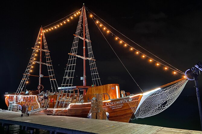 Feel the love on a romantic dinner at Cancun sea, with live music and open bar. - Cancun’s Romantic Galleon Dinner: What You’re Really Buying