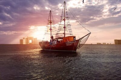 Feel the love on a romantic dinner at Cancun sea, with live music and open bar. - Laguna Nichupte Cruise: Sunset Views With a Built-In Date Night Rhythm