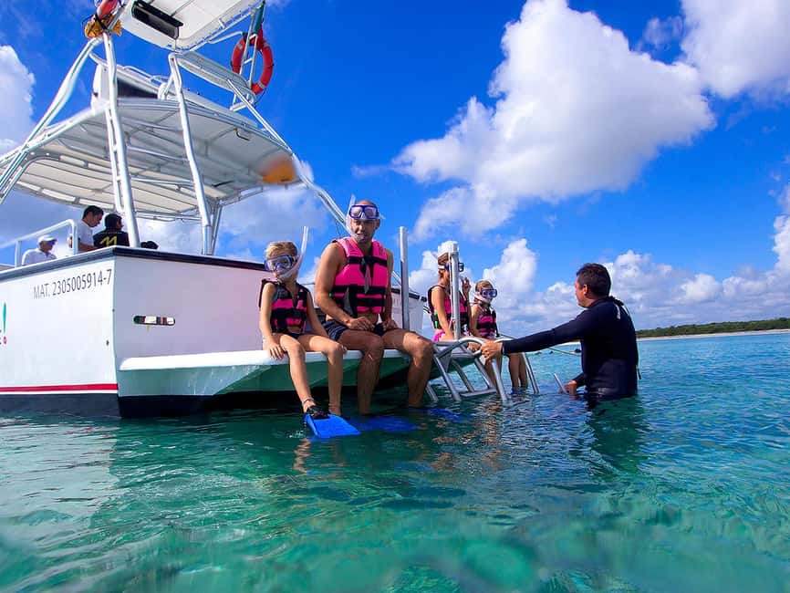 From Cancun: Xcaret Park All-Inclusive - Animal gardens and aquarium time: a break from the water sprint
