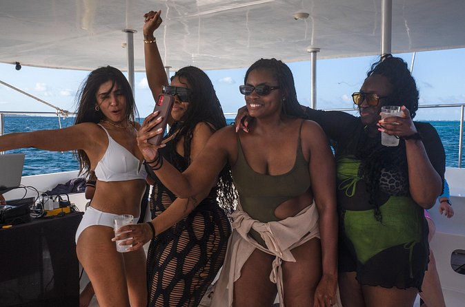 Hip hop party boat, adults only - The Cruise and the Crystal-Clear Water Stop: How the Schedule Works