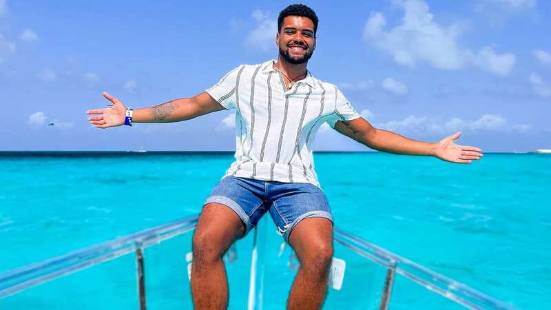Isla Mujeres: 100% Transparent boat ride - Inside the transparent boat: the whole point is seeing below you