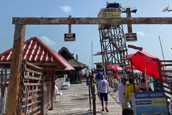 Isla Mujeres Basic Tour in Catamaran with Snorkel and Open Bar - Playa Norte at midday: swim time plus open bar energy