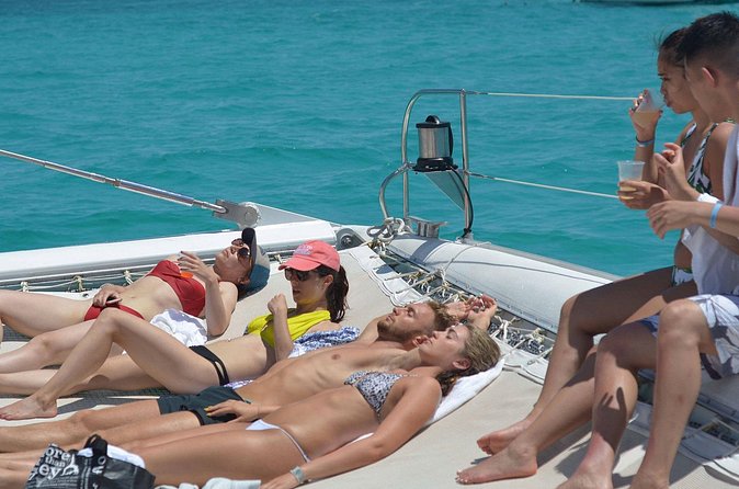 Isla Mujeres Basic Trip with Snorkel and Open Bar - Playa Norte in one hour: calm water, iconic views