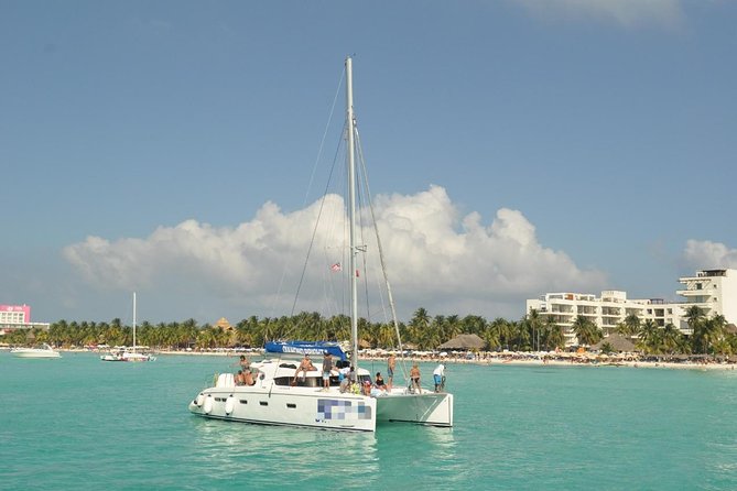 Isla Mujeres Catamaran Luxury Sailing Experience - Women’s Bay and the underwater sculptures: what makes this stop special