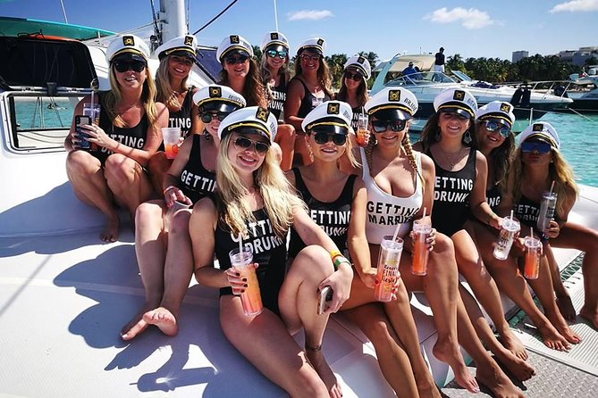 Isla Mujeres Catamaran Luxury Sailing Experience - Downtown Isla Mujeres and Calle Hidalgo: food, color, and shopping time