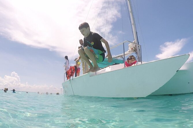 Isla Mujeres Catamaran Tour from Cancun with snorkel and Open Bar - Your hour in Isla Mujeres: Playa Norte time on your own