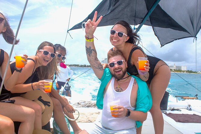 Isla Mujeres Catamaran Tour from Cancun with snorkel and Open Bar - Return sail to Cancun: how the day ends matters