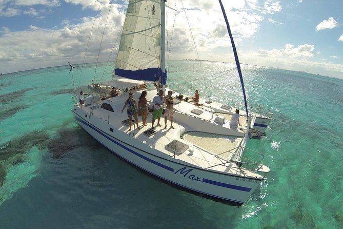 Isla Mujeres tour from Cancún (open bar, lunch ) - Isla Mujeres Beach Club: Lunch, Open Bar, and Beach Time
