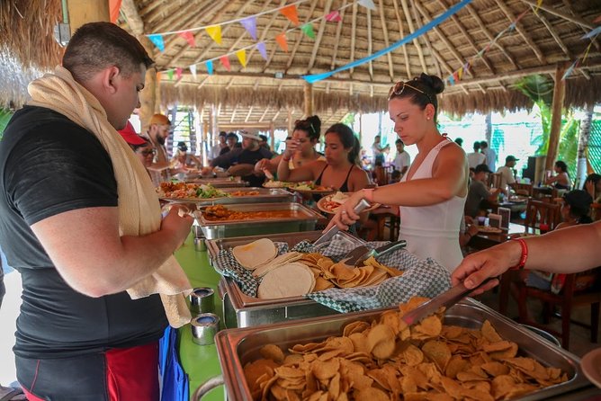 Isla Mujeres tour from Cancún (open bar, lunch ) - What the Group Size and English-First Setup Means for You