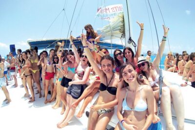 Isla Mujeres Tour on Catamaran with Snorkel, Open Bar, Buffet & Beach club - Getting to Marina Las Perlas and Staying on Time