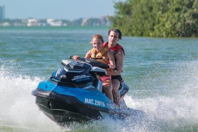 Jet Ski Rentals in Cancun: 30-Minute Option (Shared Jetski) - Safety Briefing, Life Jackets, and How the Boundaries Work