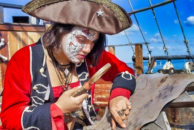 Jolly Roger Pirate Show and Dinner Cruise with Open Bar - Deluxe open bar: what you’re really paying for
