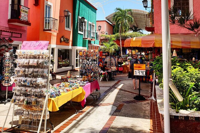 Live the Cancun City Experience! Round Transportation from Cancun - What to Do (and Not Do) During Each 45-Minute Stop