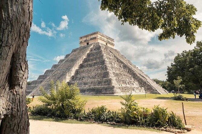 Majestic Chichén Itzá, Cenote Suytun, & Cenote Ikkil Journey - Valladolid: a quick colonial taste between ruins and water