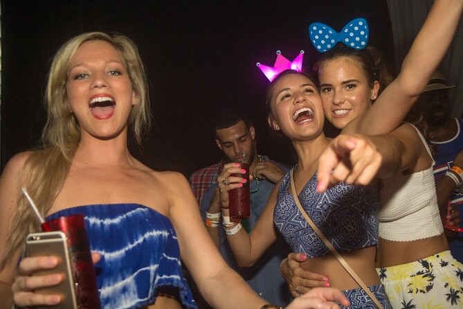 Mandala Cancun NightClub - Music and Crowd Mood: Electronica Vibes and Attentive Staff