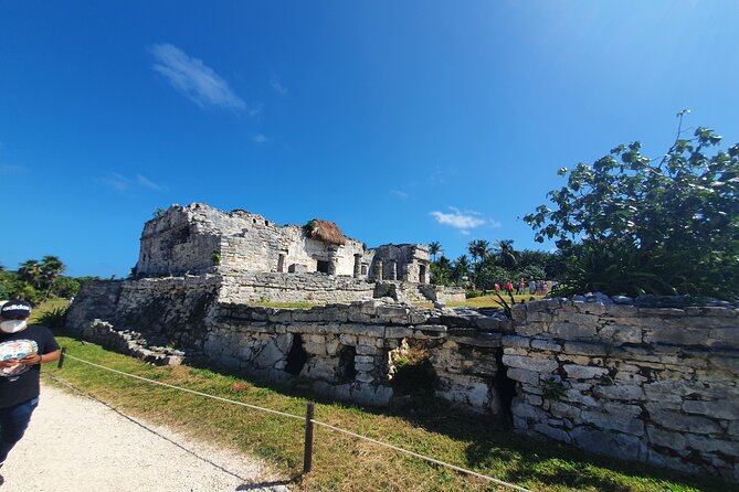 Mayan Riviera Tulum Coba 5x1 Adventure With Lunch - Ahau Hotel sculpture stop in Tulum: Ven a la Luz is quick but memorable